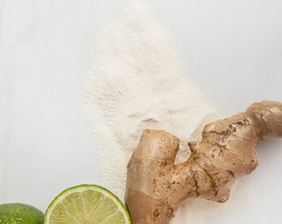 Gengibre e limão sobre pó branco