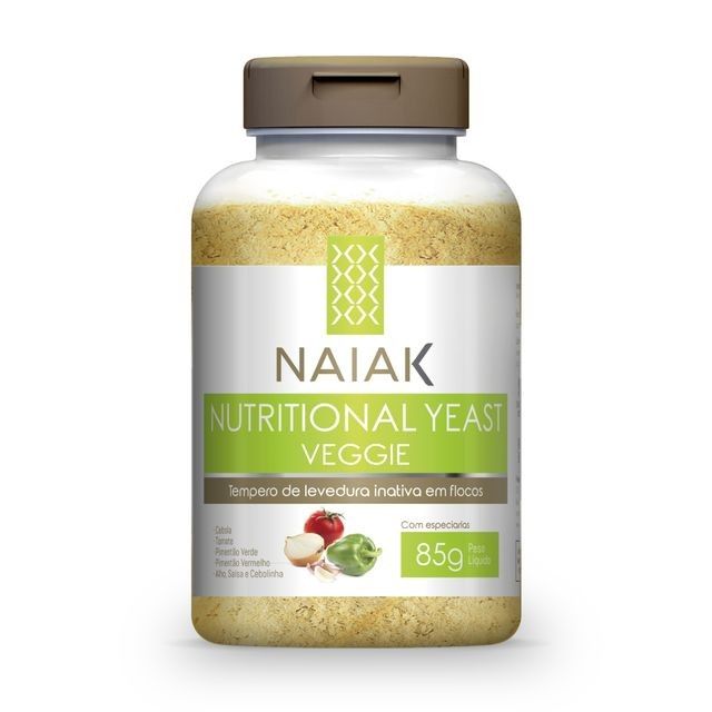 Pote de Nutritional Yeast Veggie sobre fundo branco