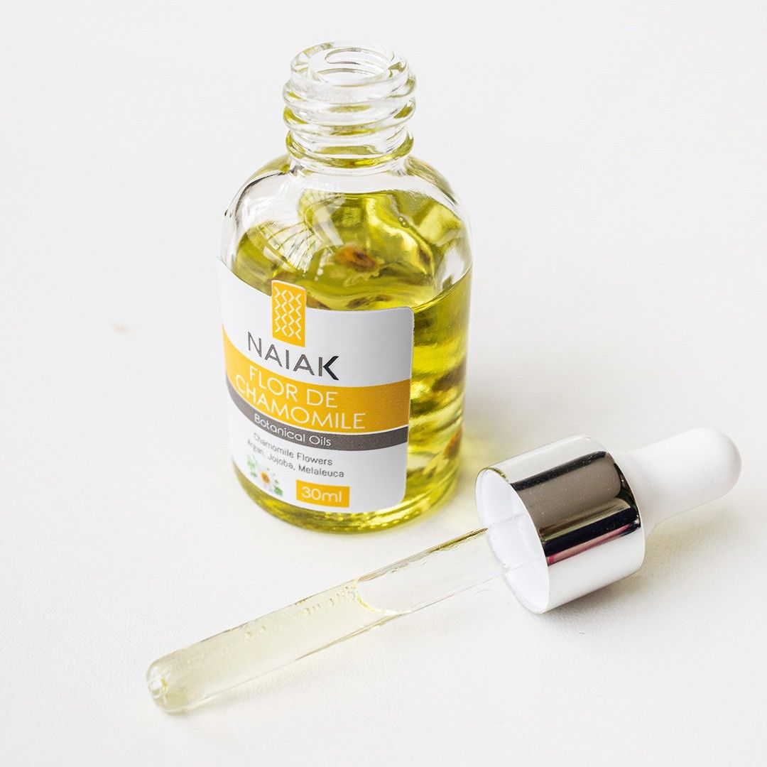 Frasco conta-gotas de Flor de Chamomile Naiak aberto, com o conta-gotas deitado ao lado