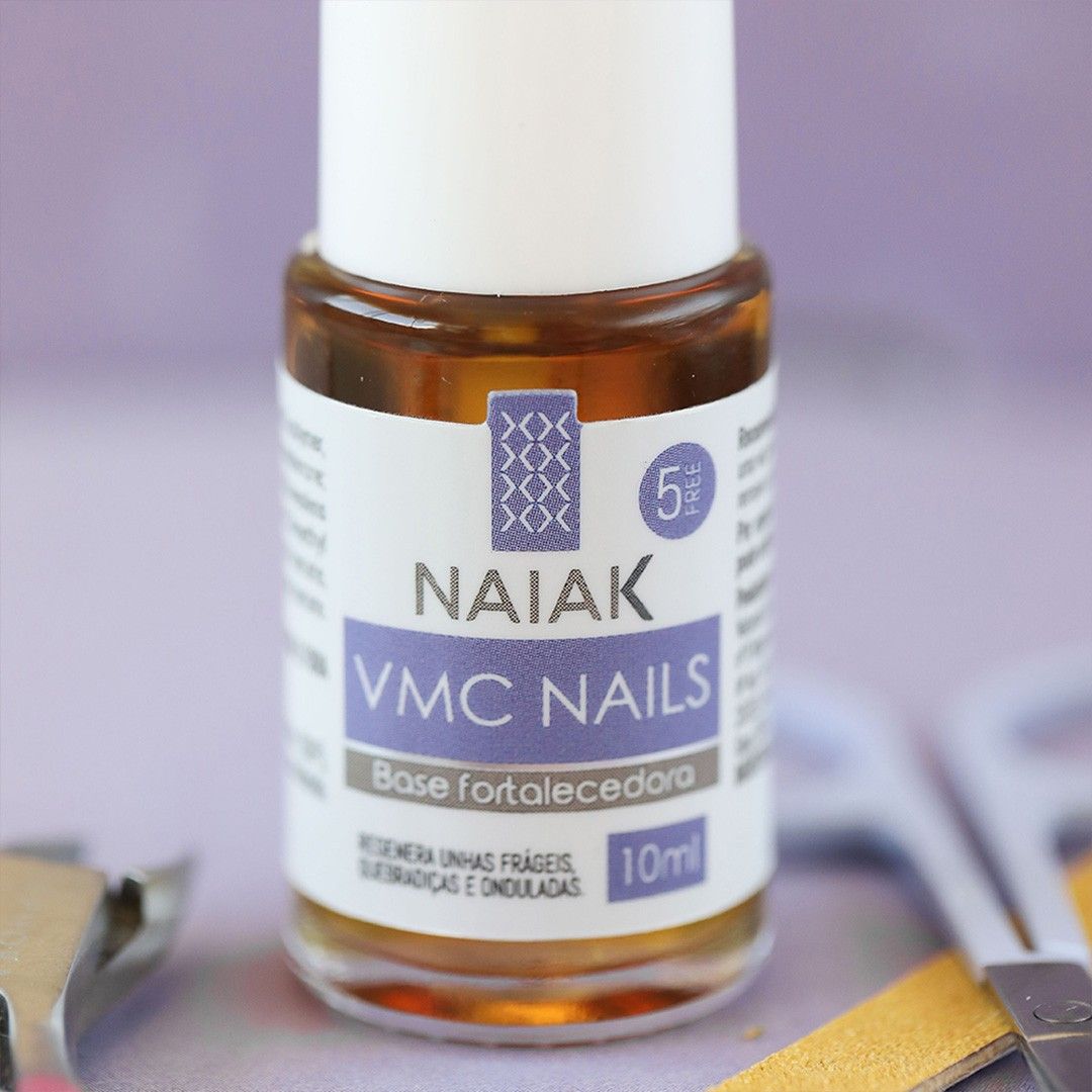 VMC Nails Naiak: frasco de 10 ml da base fortalecedora em close